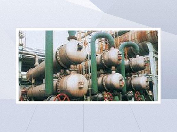 Volumetric heating floating-head heat exchanger